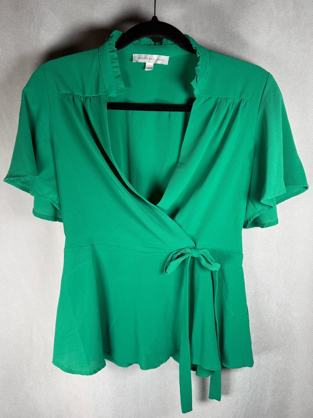 Monteau Los Angeles Wrap V-Neck Short Sleeve Pullover Shirt - Medium in Green